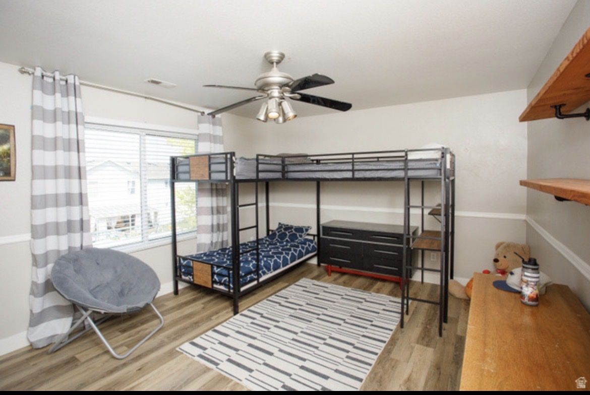 Triple bunk bed