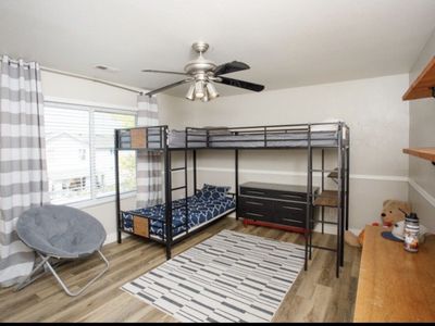 Triple bunk bed