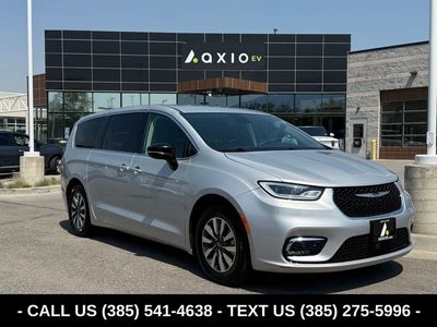 2024 Chrysler Pacifica Plug-In Hybrid Select
