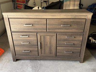 Ashley Furniture Dresser Set