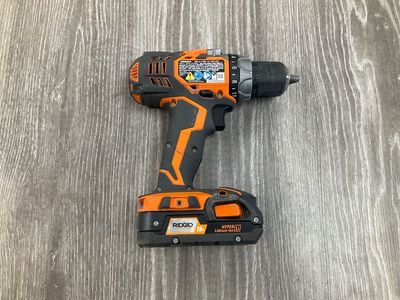 RIDGID 1/2 INCH CORDLESS DRILL DRIVER W/ 2AH BATTERY