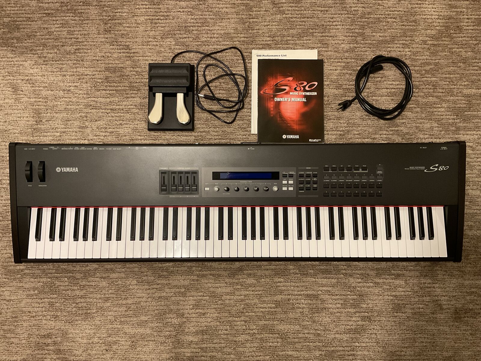 Yamaha S80  Synthesizer Keyboard/Controller (Like New)