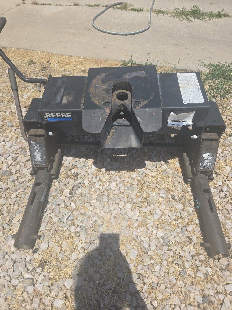 Reese 5th wheel hitch.