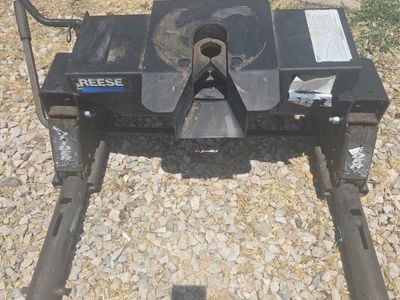 Reese 5th wheel hitch.