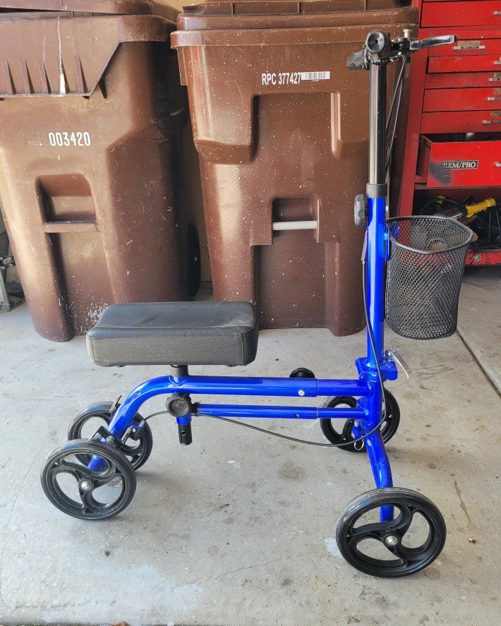 Foldable Medical Knee Scooter / Knee Walker with Basket