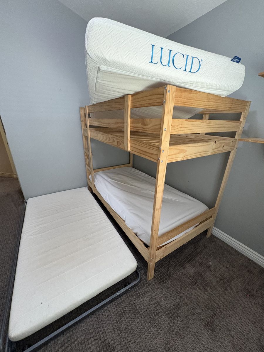 Bunkbeds PLUS trundle bed (x3 mattresses)