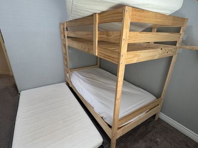 Bunkbeds PLUS trundle bed (x3 mattresses)