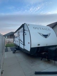 2017 Keystone Ultra-Lite 24OURS hybrid toy hauler