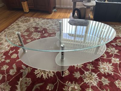 Like New Oval Tiered Clear Beveled & Frosted Glass Shelf Coffee Table 31x20x17