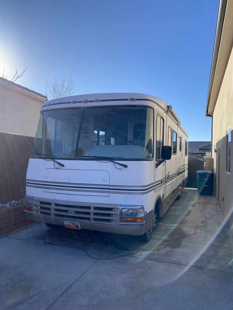 2001 Rexhall Vision 31' RV
