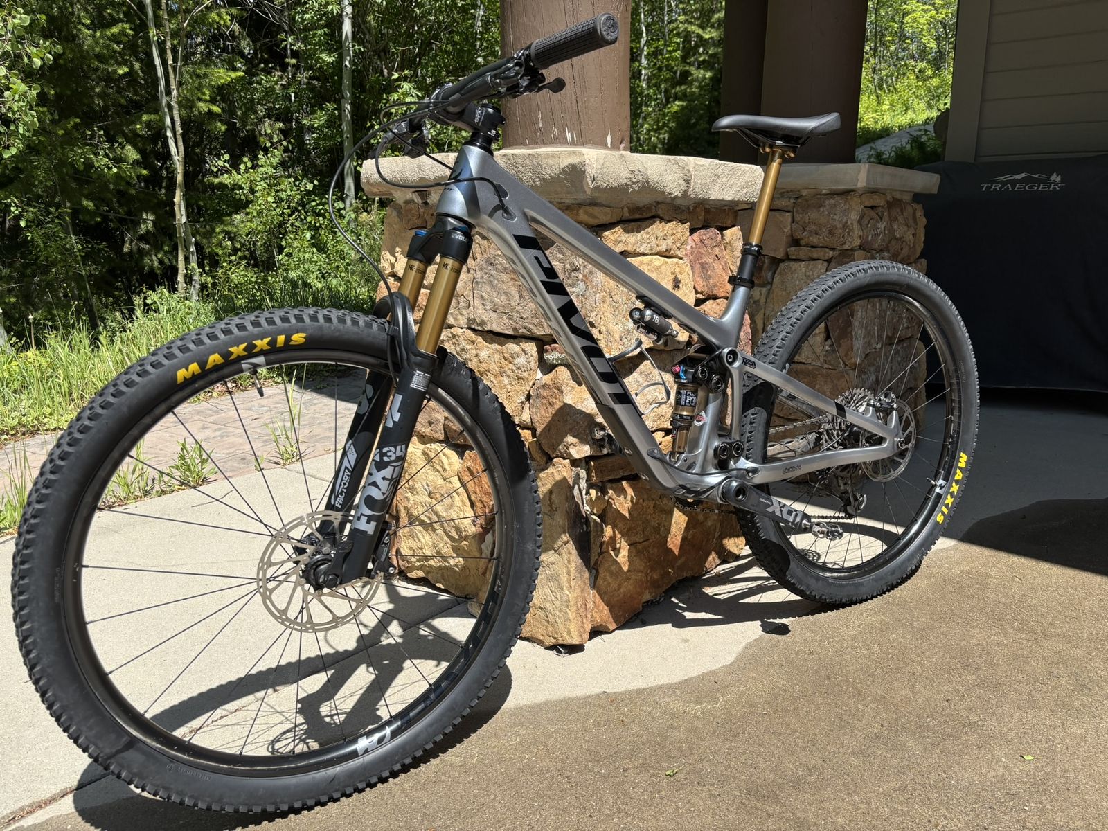 Pivot 429 Trail Mountain Bike