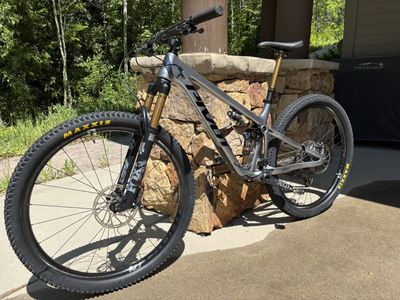 Pivot 429 Trail Mountain Bike