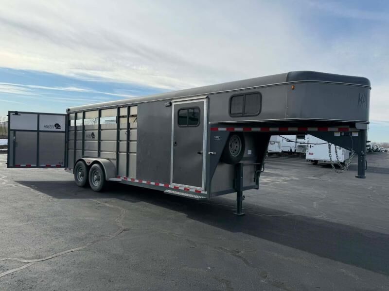 Used 2025 Maverick Trailers Steel Gooseneck  Trailer 4 Horse 20 Foot