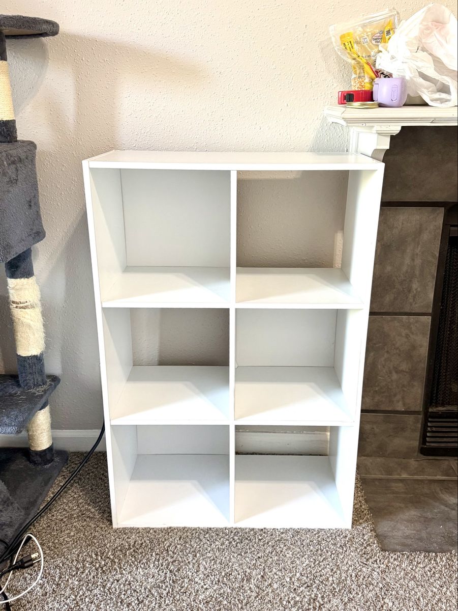 Bookshelf cubby