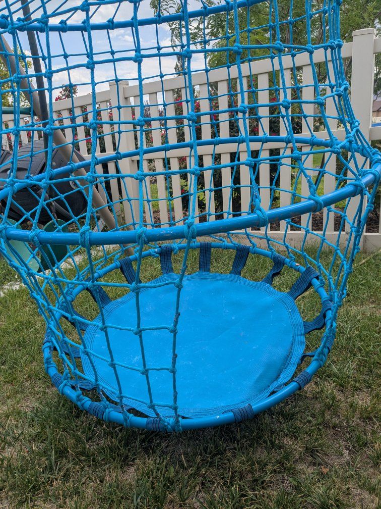 Hearthsong Blue Hugglepod Hanging Chair for Kids - Outdoor/Indoor, UsedGood Condition