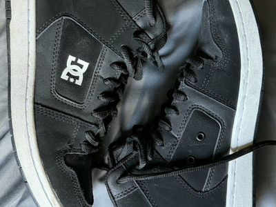 DC Shoes ADYS100743 Manteca 4 Mid Black/White Men's Skate Shoes Size 5