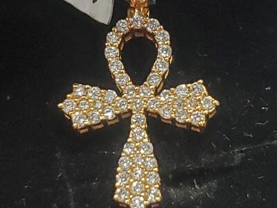 Beautiful diamond/ gold Pendent