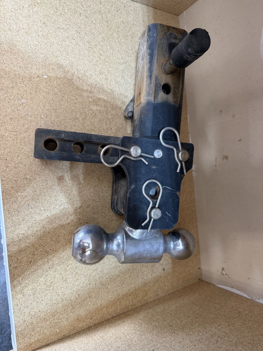 B&W tow And Stow Hitch