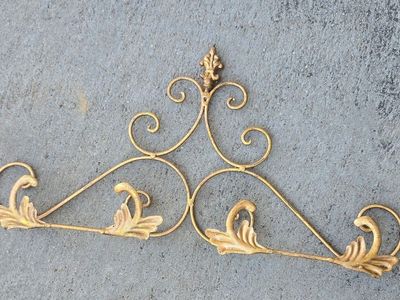 Vintage Gold Wall Mount Easel – Wrought Iron Scroll Double Plate Display Bracket