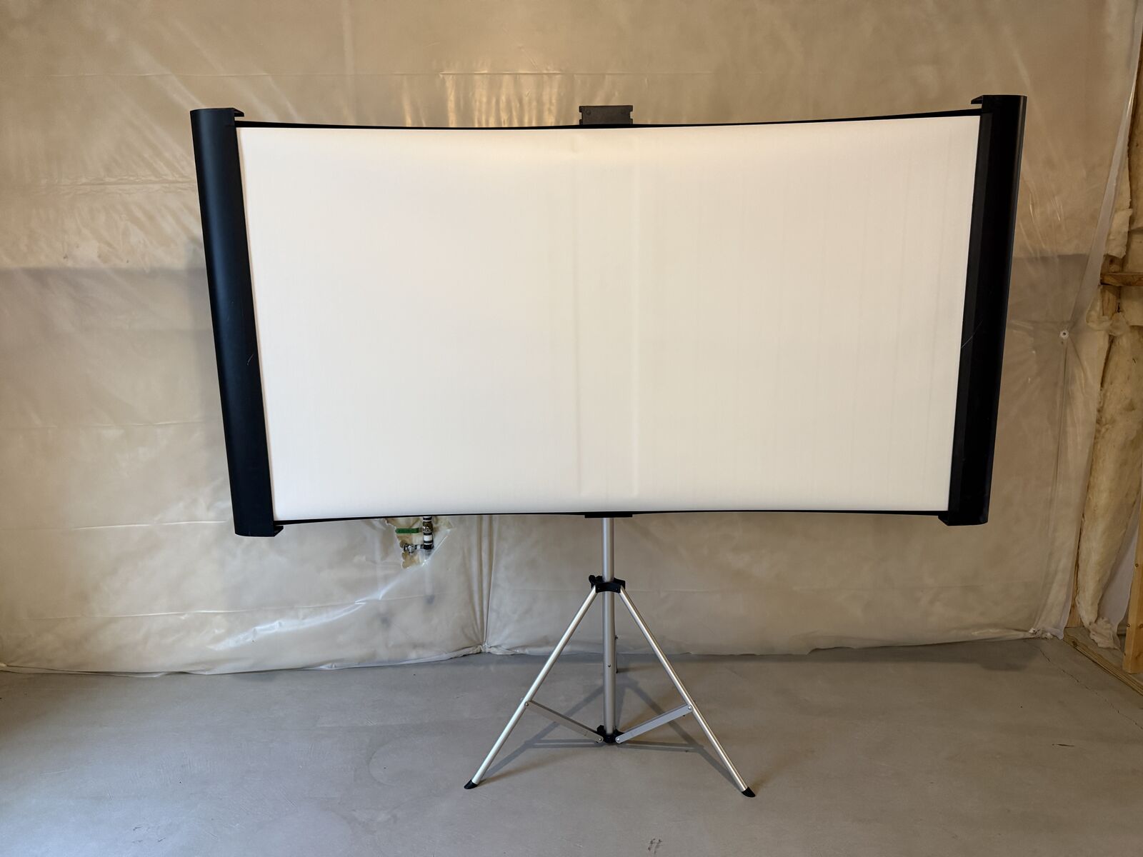 Epson Duet 80-Inch Dual Aspect Ratio Projection Screen