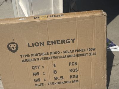 Lion Energy 100W Portable Solar Panel – In Box