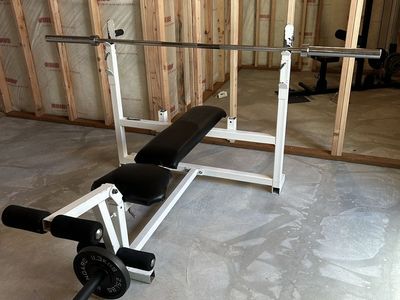 Bench Press/ leg extension/ squat rack equipment