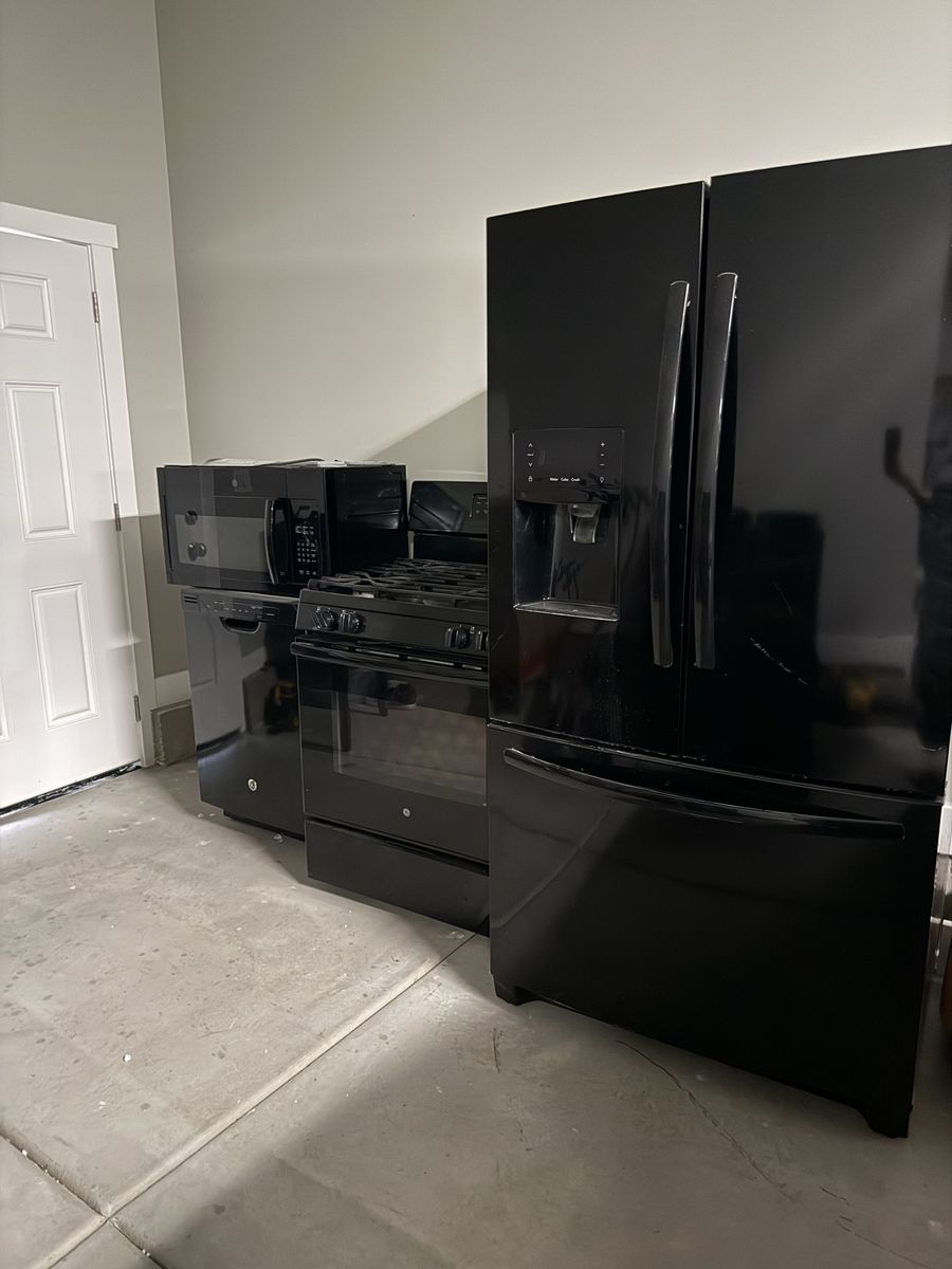 Black Ge Appliance Set