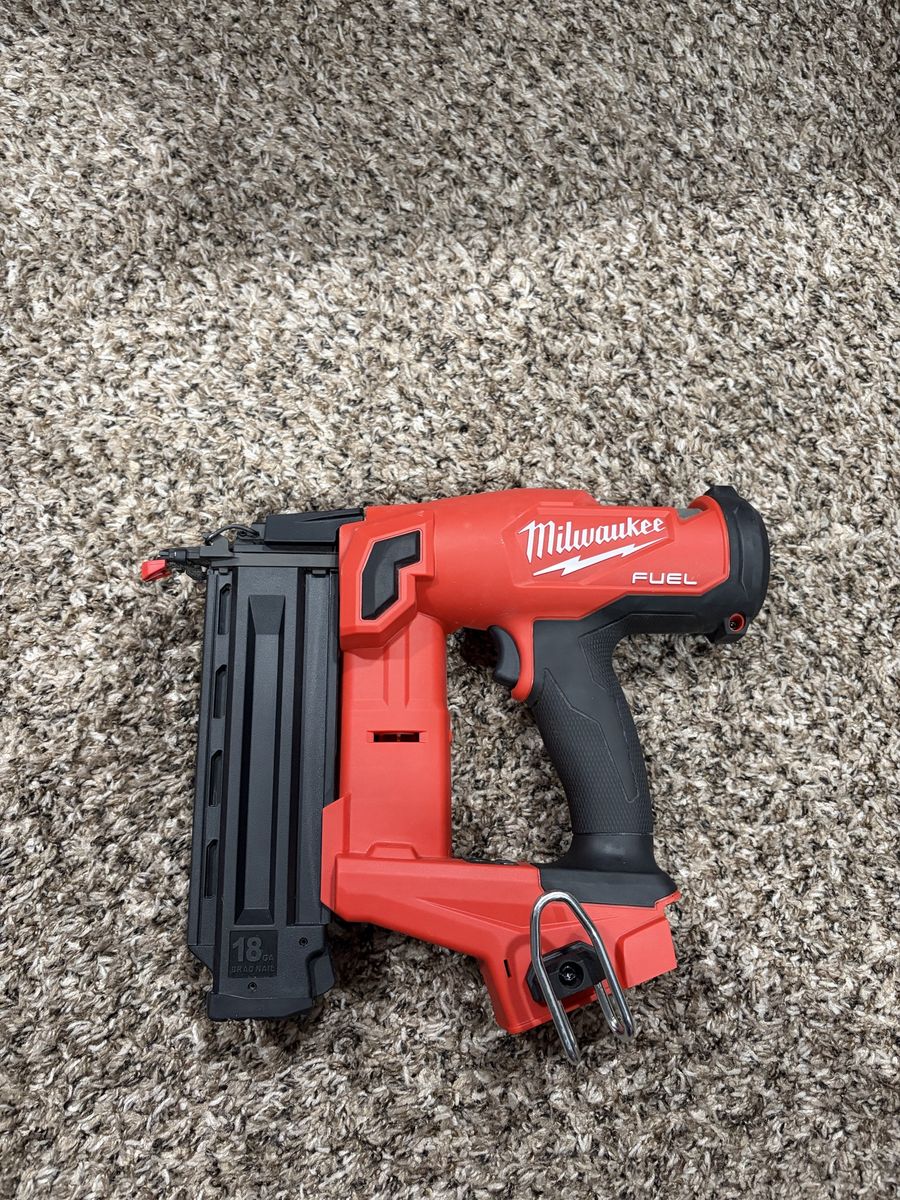 Milwaukee M18 FUEL 2746-20 18 Gauge Brad Nailer - Tool Only, Excellent Condition