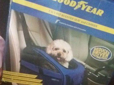 Goodyear Pet Carrier -and car seat. >
Portable Dog & Cat Travel Bag, Mesh Ventilation, up to 20 lbs