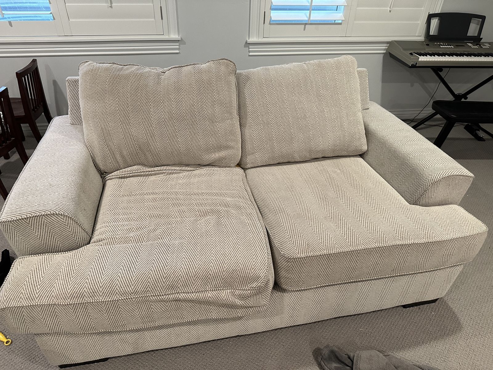 Spacious Beige Herringbone Fabric Sectional Sofa Couch with Chaise