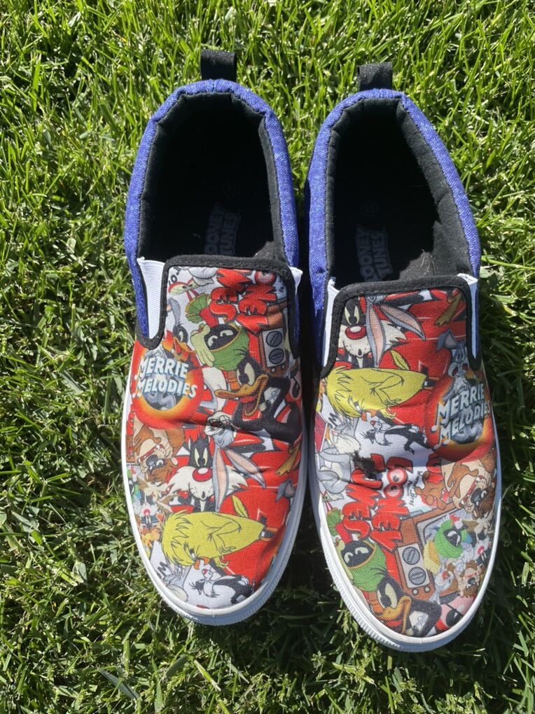 Looney Tunes Slip On Shoes 9.5 (mens)