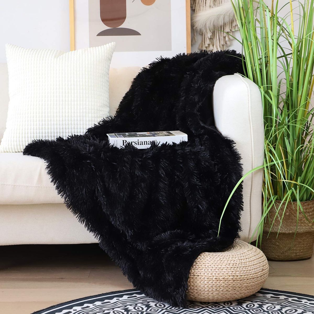 Luxurious Black Faux Fur Throw Blanket - Soft & Cozy Decorative Accent for Sofa/Bed