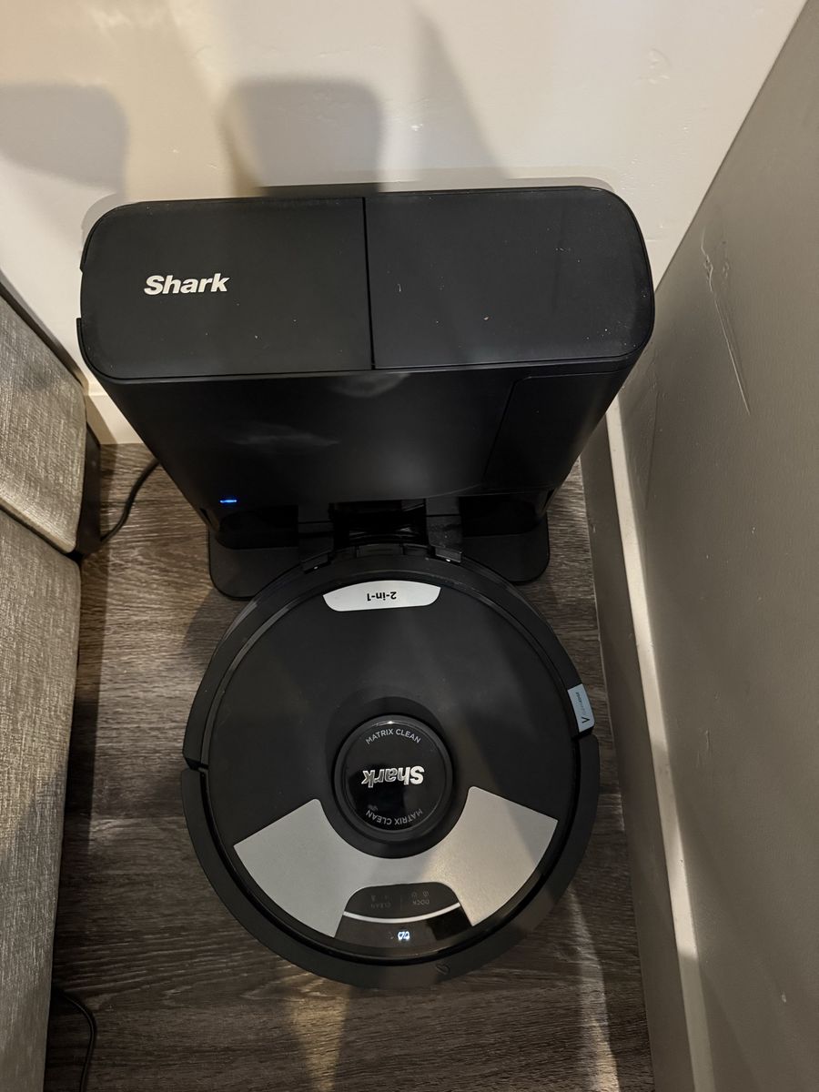 Shark Matrix Clean 2-in-1 Robot Vacuum and Mop - Automatic Docking & Self-Emptying, Black