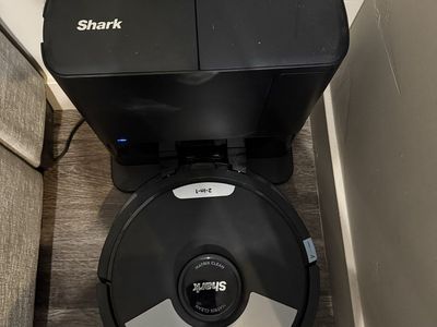 Shark Matrix Clean 2-in-1 Robot Vacuum and Mop - Automatic Docking & Self-Emptying, Black