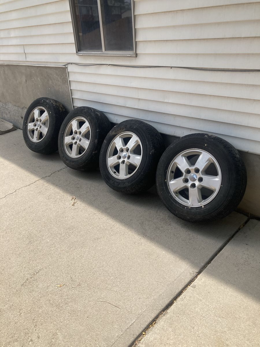 FREE Set of 4 Jeep Factory Silver Alloy Wheels.  No curb hits