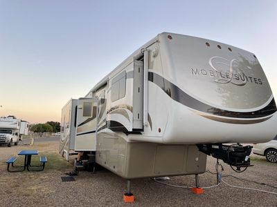 2010 DRV Mobile Suites Fifth Wheel 38TKSB3.