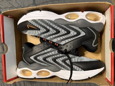 Nike Air Tuned Max Running Shoes Men's Size 11.5 - Black/Dark Charcoal/Orange DQ9029-001