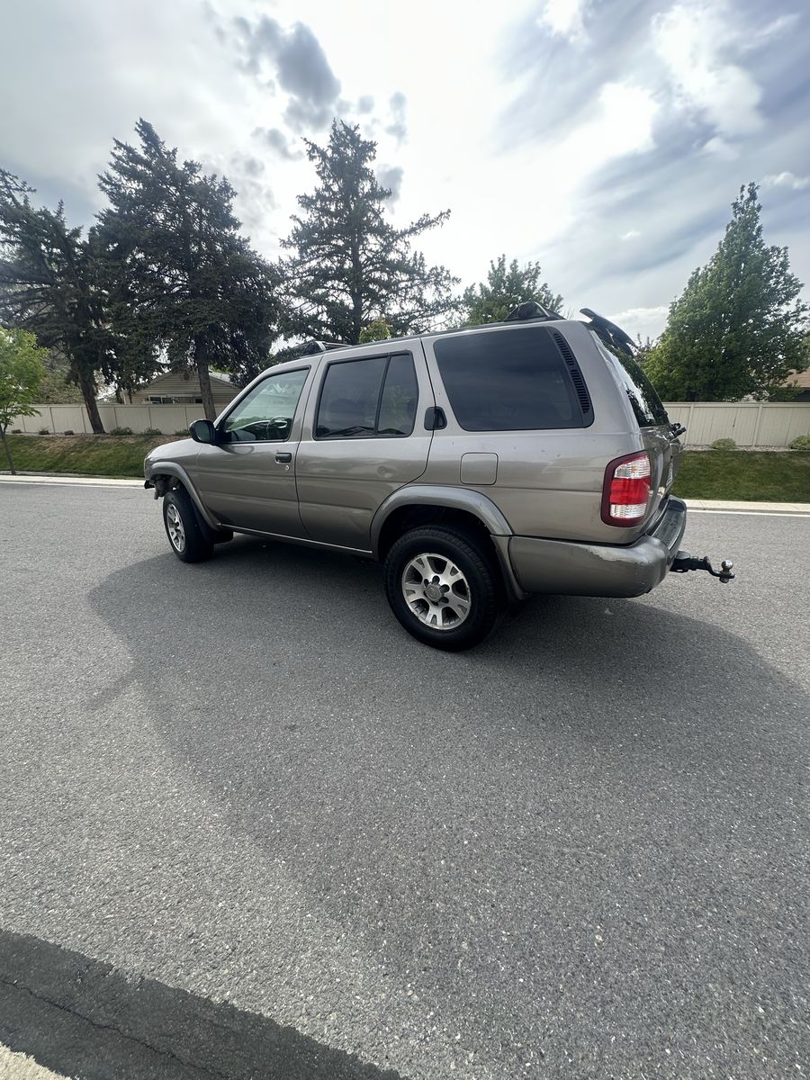 2001 NISSAN PATHFINDER SE Off Road