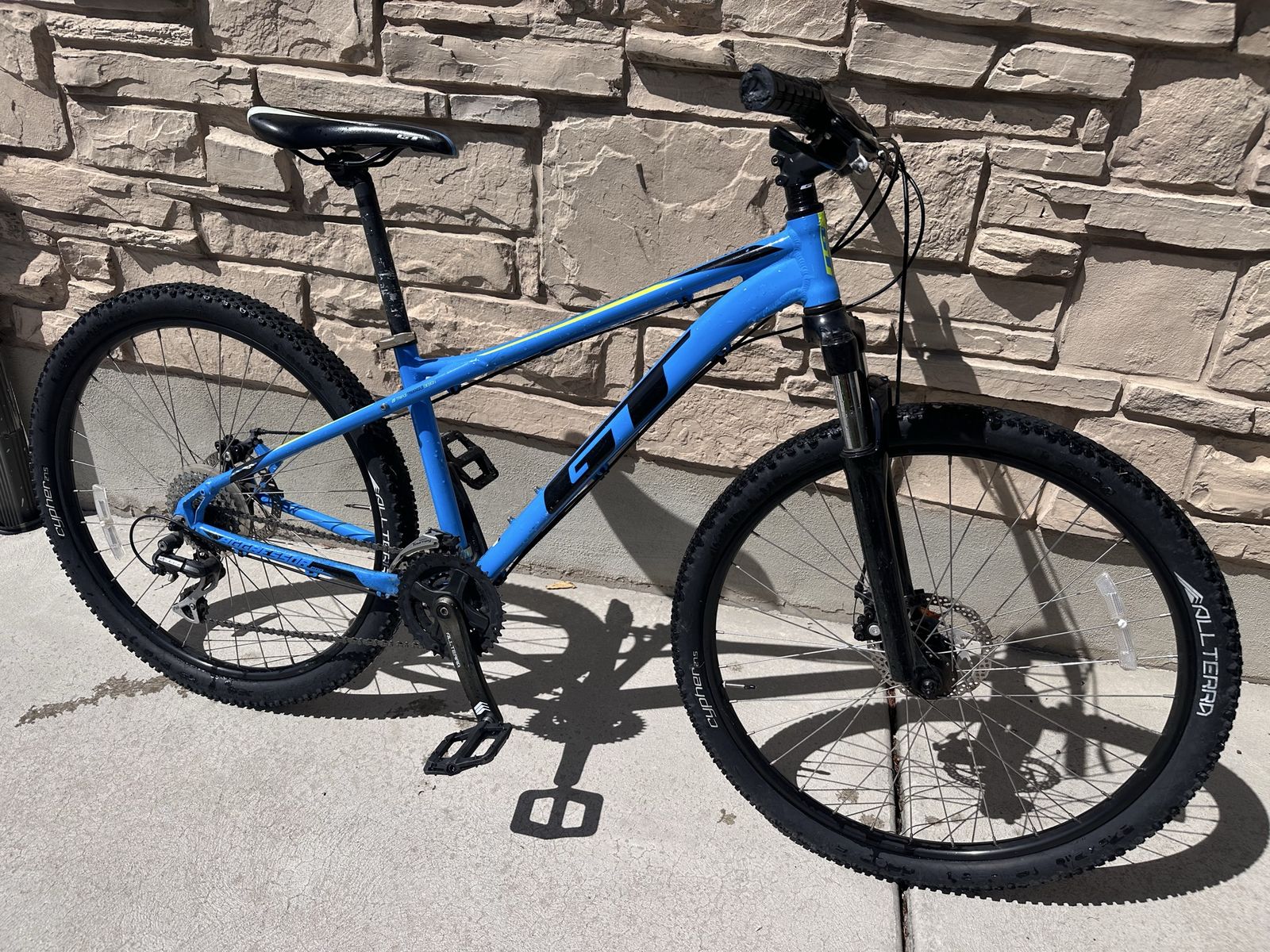 GT Agressor Pro Small Frame 27.5 Wheels