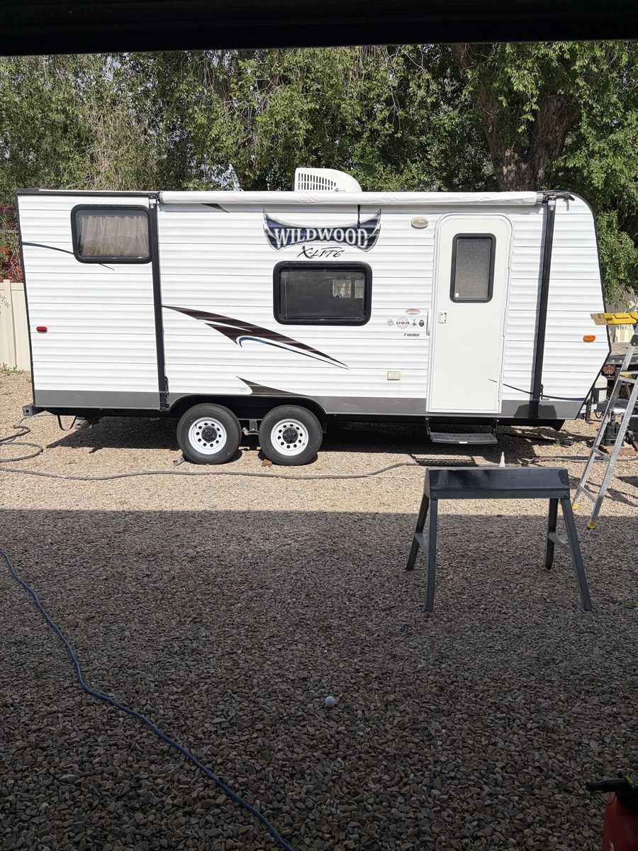 2014 18 foot Wildwood extra light