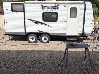 2014 18 foot Wildwood extra light
