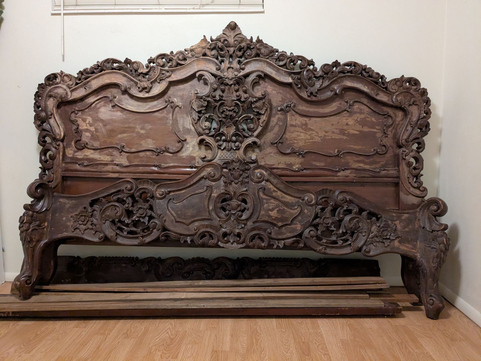Late 1800 early 1900 Antique Hand Carved Mahogany King size Bed