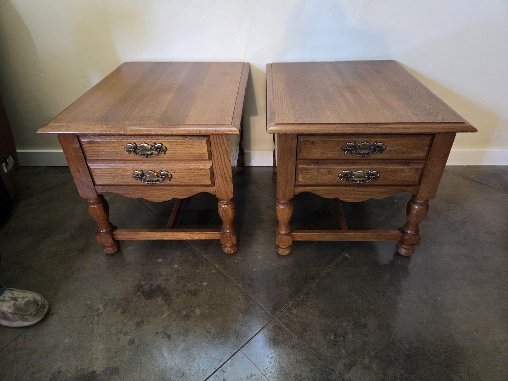 2 matching Nightstands