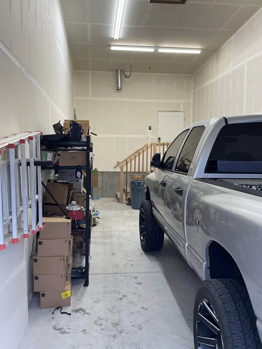 Spacious Garage for Rent in Draper – Storage, Business or Parking – $750/mo