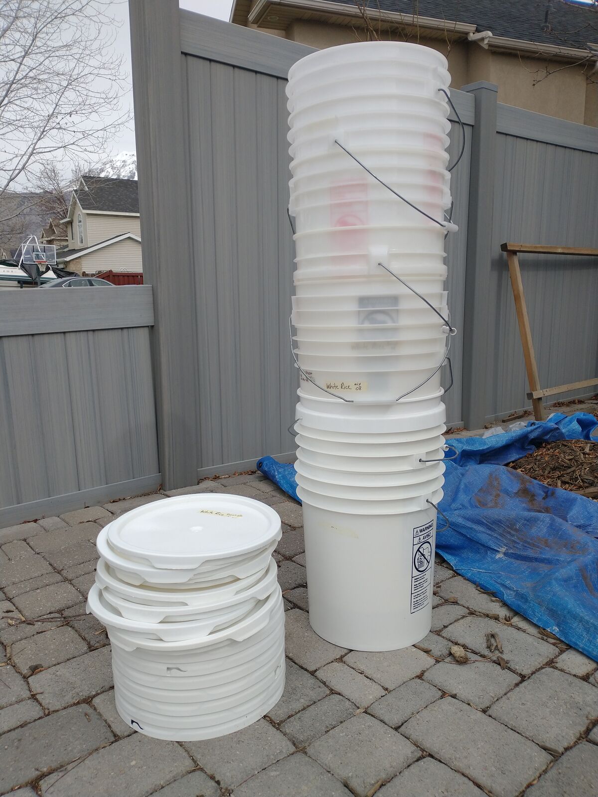 5-gallon buckets with lids
