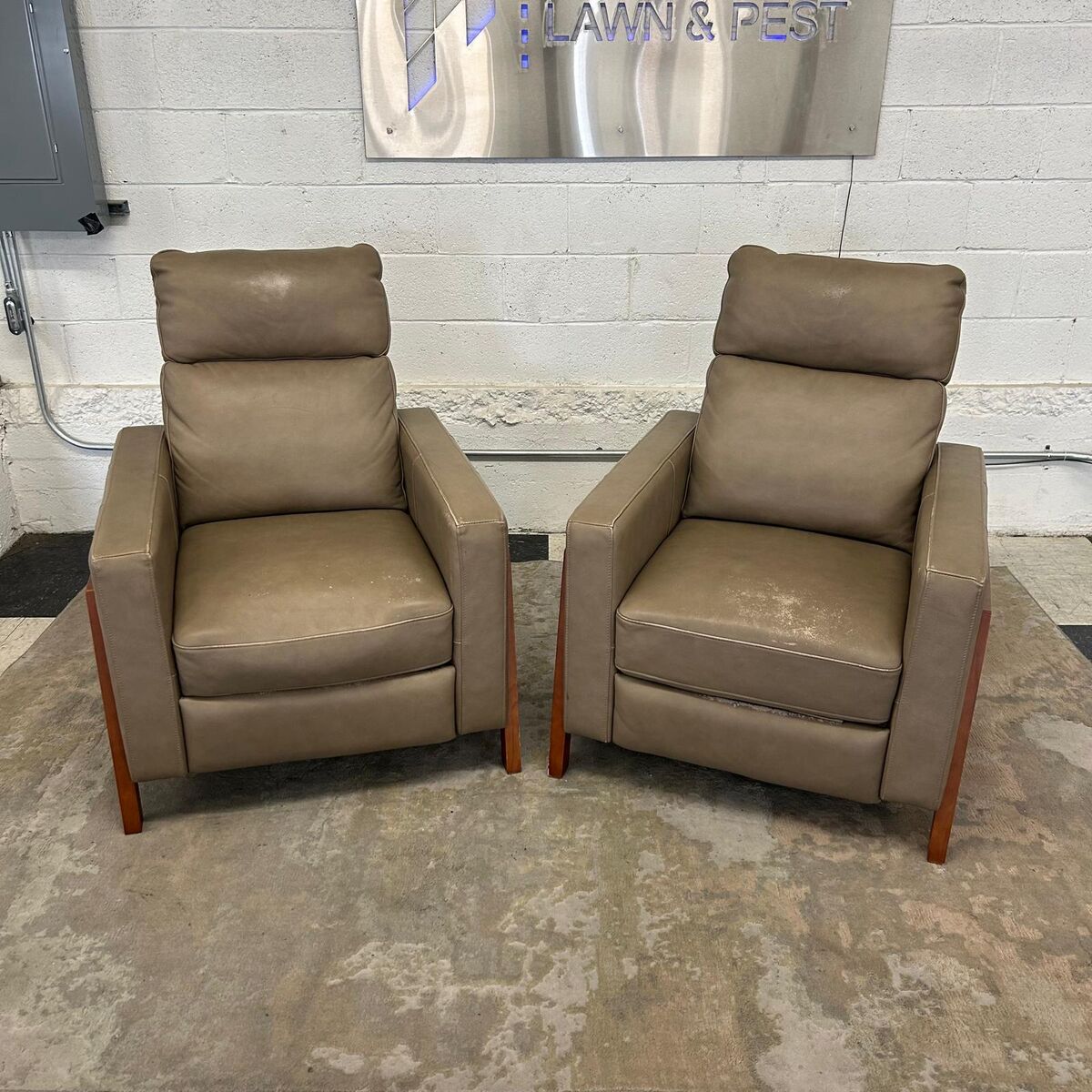 COSTCO KYAN LEATHER PUSHBACK!!