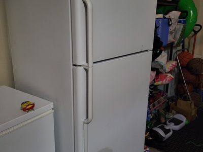 White Top Freezer Refrigerator, Spacious Storage