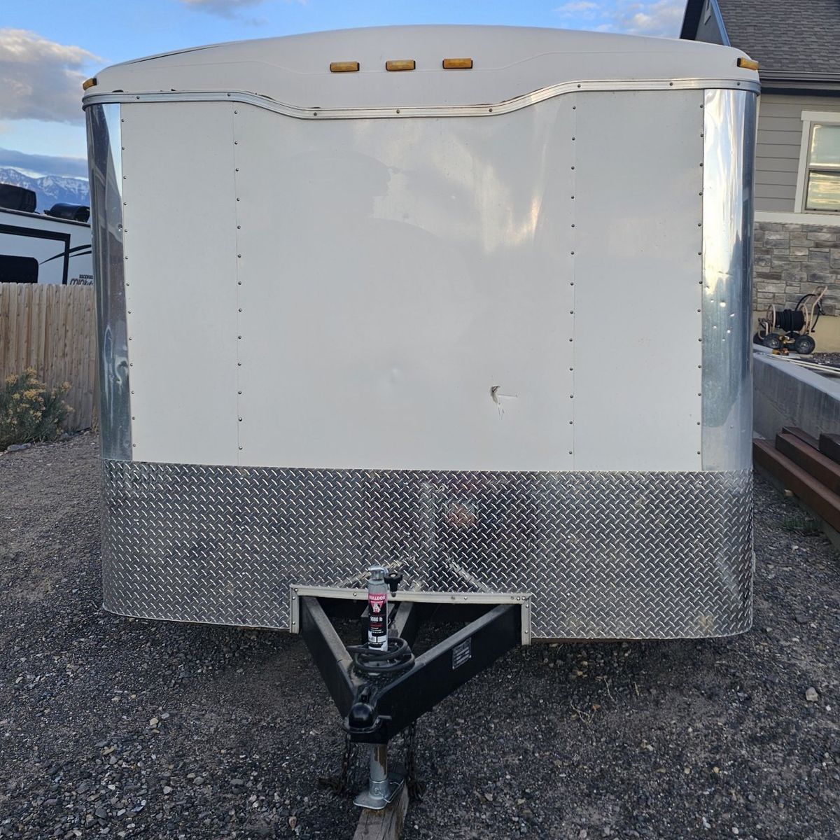 8.5X24 HAULMARK ENCLOSED CARGO TRAILER