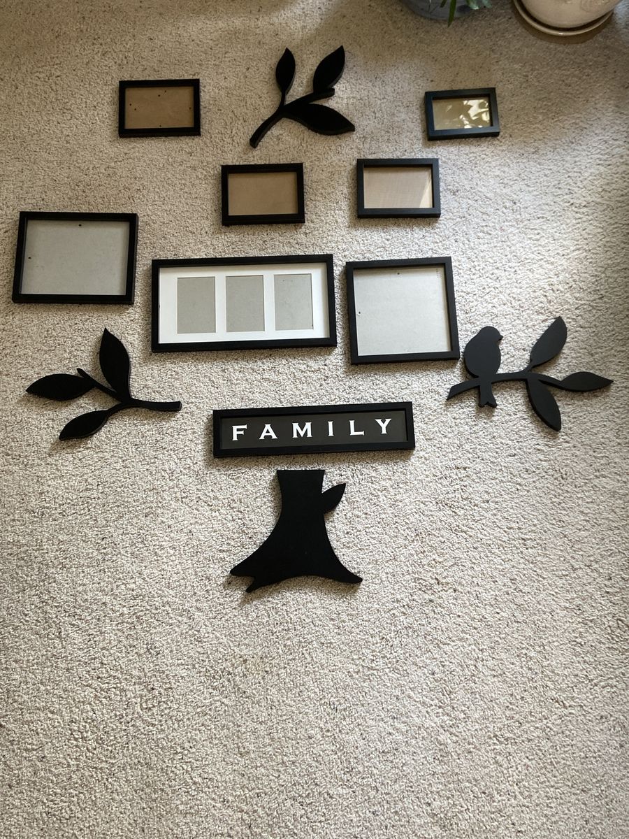Black 'FAMILY' Themed Wall Decor Photo Frame Set