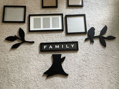 Black 'FAMILY' Themed Wall Decor Photo Frame Set